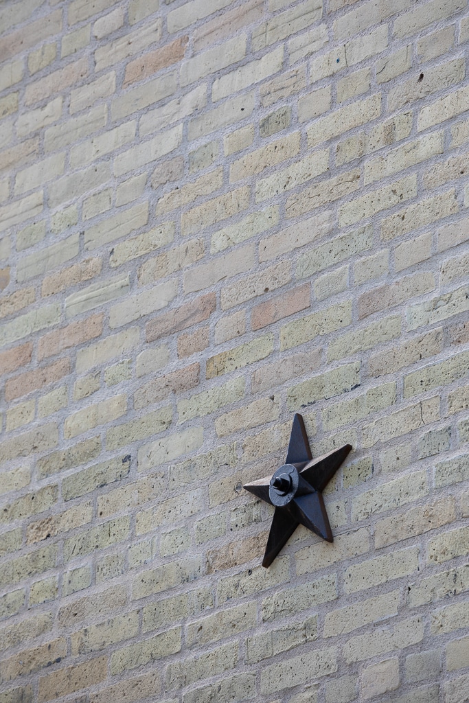 Fortune Building - Exterior star feature
